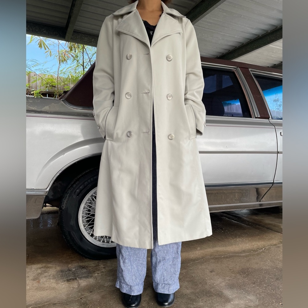 🔥Vintage Forecaster Of Boston Double Breasted Pale Gray Midi Length Trench Coat - Picture 2 of 15